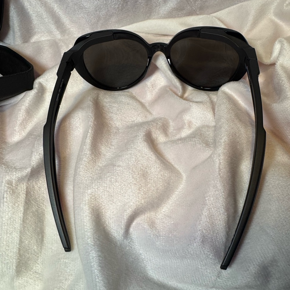 Balenciaga Authentic Oversized Black Shield Sunglasses BB-0024-S 004 NWT - Picture 11 of 14